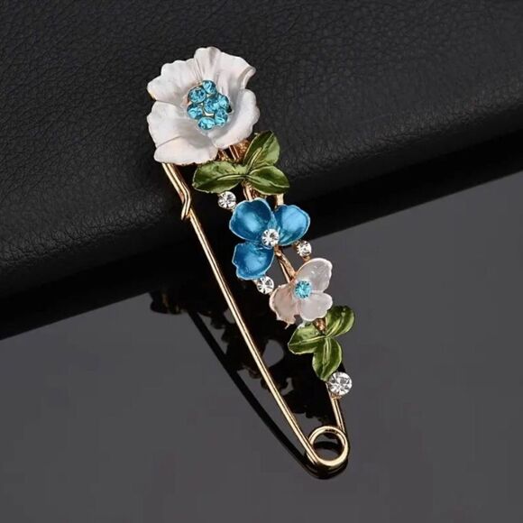 🩵 NEW stunning brooch/pin with hand painted flowers & crystals 🩵 - Picture 3 of 4